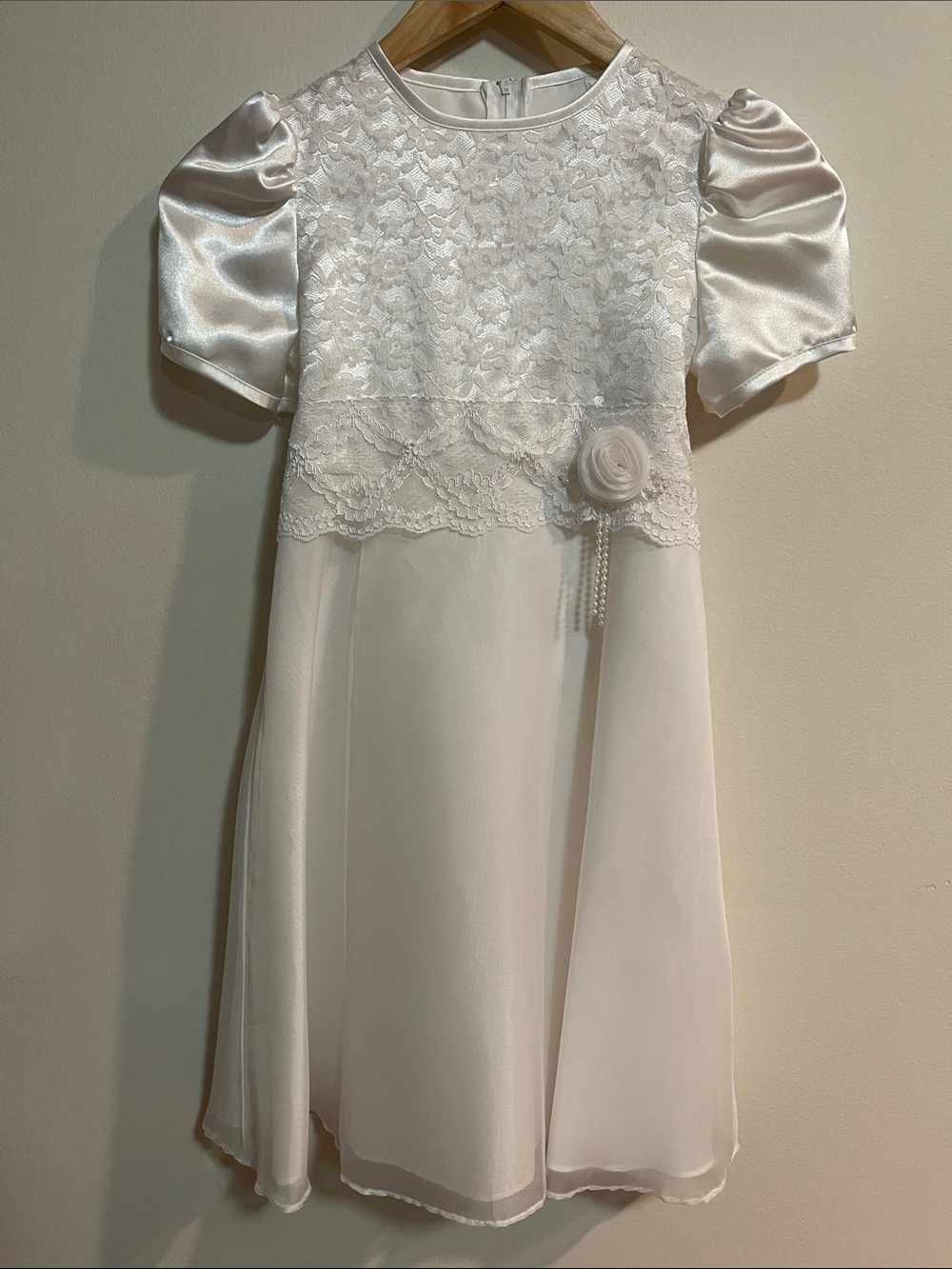 Special Occasion Elegant White Lace & Satin Girls' Dress with Rosette SZ 7